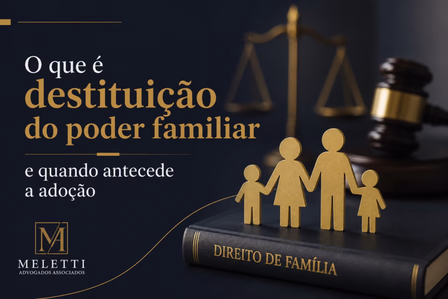 Imagem de destaque do artigo sobre destituição do poder familiar e sua relação com a adoção, em tons de azul-escuro, dourado e branco.