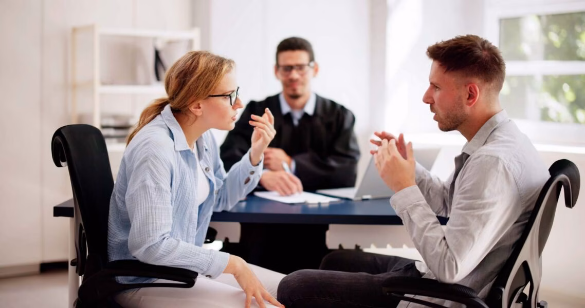 Como Proceder em Casos de Divórcio com Bens a Serem Divididos?